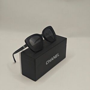 CHANEL Elegant Black Square Sunglasses